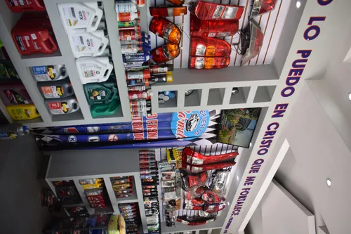 Accesorios y lubricantes disponibles en Repuestos Carmelo